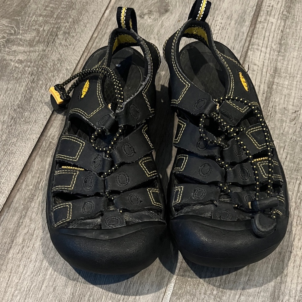 Keen Kids athletic outdoor Shoes size US 3